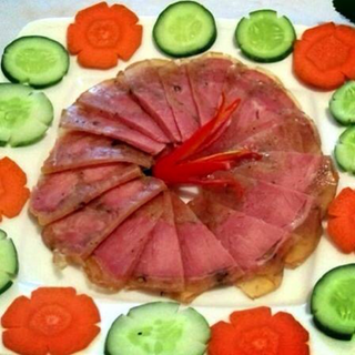 Đặc sản giò me