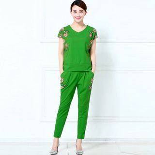 Đồ bộ hoa mùa xuân màu xanh lá
