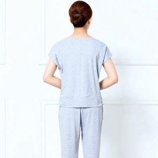 Đồ bộ hoa mùa xuân màu xanh lá
