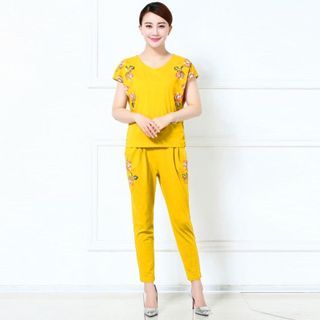 Đồ bộ hoa mùa xuân màu vàng