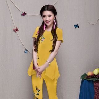 Bộ kiểu form dài màu vàng dập hoa hồng nổi