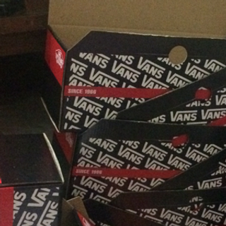 Hộp giày vans đẹp chuẩn