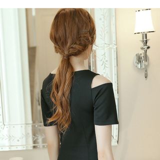 Đầm dạo phố cutout xòe haru đỏ cao cấp