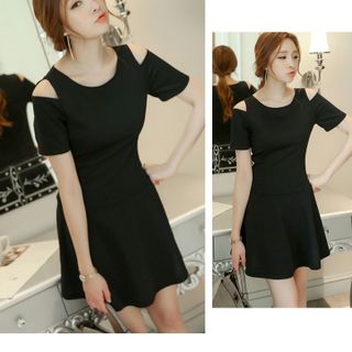 Đầm dạo phố cutout xòe haru đỏ cao cấp