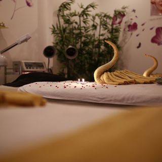Chăm sóc a đến z massage đá nóng tinh chất gừngtắm trắng mặt 94k