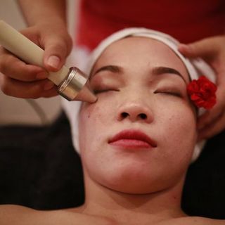 Chăm sóc a đến z massage đá nóng tinh chất gừngtắm trắng mặt 94k