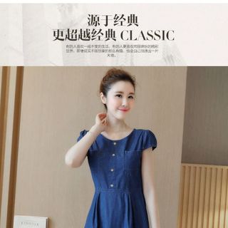 Đầm jean xòe cổ tròn phối túi