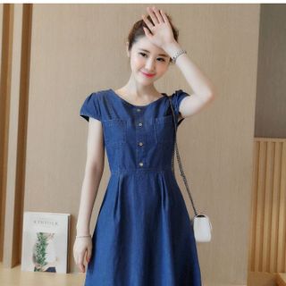 Đầm jean xòe cổ tròn phối túi
