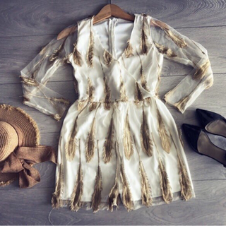 Bay short phối ren lông vũ