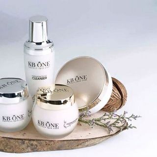 Dưỡng trắng da kbone