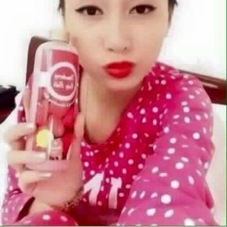 Sữa tắm trắng da dâu tây