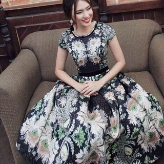 Đầm xoè hoa thiết kế
