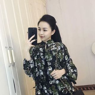Đầm xoè voan cổ trụ