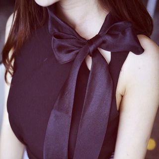 Đầm xoè nơ cổ phối tùng sọc