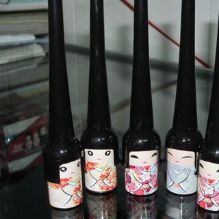 Kẻ mắt búp bê mac