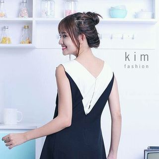 Đầm cổ tim phối đen trắng