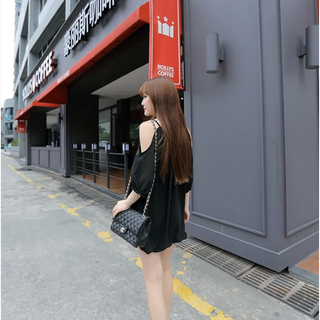 Đầm suông tay lỡ xẻ vai