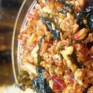 Rong biển cháy tỏi ớt