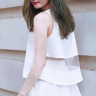Áo 2 màu đentrắng