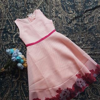 đầm xòe qua gối