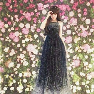 Đầm dạ hội kim sa cổ yếm