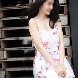 Đầm lại nhúng xoè