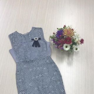 Đầm ren body sát nách