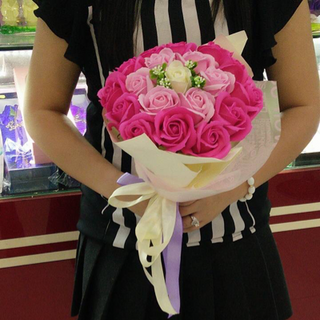 19 bông hồng sáp