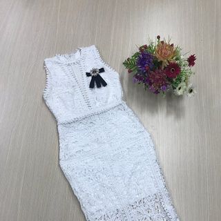 Đầm ren body cổ v phối lưới
