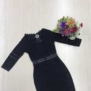 Đầm body ren tay lỡ