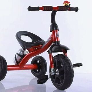 Xe ba bánh có bình nước cho trẻ nhỏ