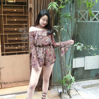 Jum trễ vai tay loe