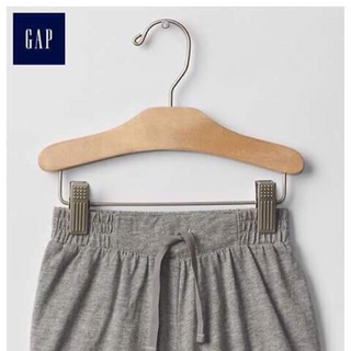 Hàng mới về quần bé gái gap tiếp tục kiếm thêm cho các 1 lô quần cotton nữa đây ạ nhưng tất nhiên gap thì giá luôn cao hơn các hãng khác rồi tiền nào của nấy v nhiều màu lắm mà tỷ lệ cũng đều đều nên bọn em để ri 10 cho đủ màu nhé size 6/12 tới 5y nhưng chủ yếu là 18/24m tới 5y ạ