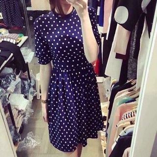 Đầm bi cổ xếp ly vải cát