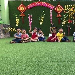 Thảm cỏ nhân tạo trang trí shops thời trang lót trường mần non khu vui chơi