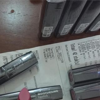Son moisturising lipstick