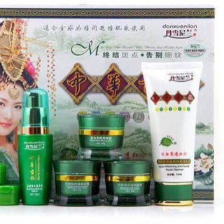 Bộ mĩ phẩm hoàng cung