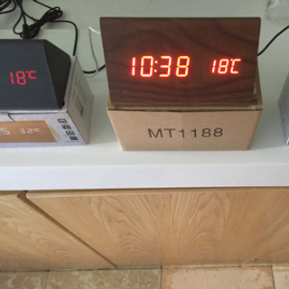 Đồng hồ gỗ led hình tam giác - eChipKool