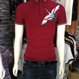 Áo thun cổ thêu hình