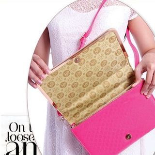 Túi xách nữ thanh lịch và sang trọng có gọng vàng ở nắp-111