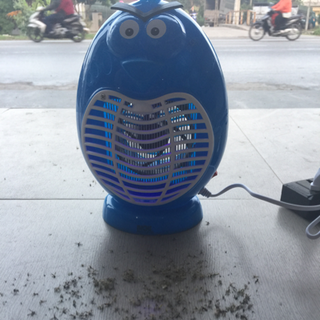 Đèn bắt muỗi