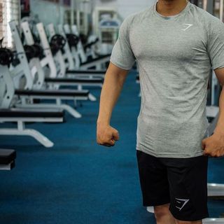 Áo thun body gymshark