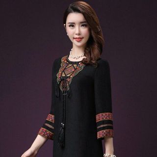 Đầm suông thêu thổ cẩm
