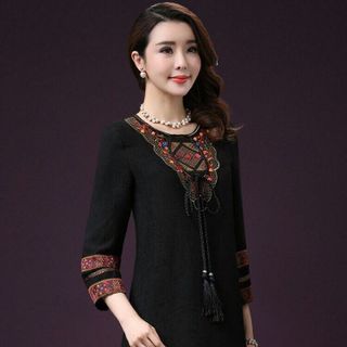 Đầm suông thêu thổ cẩm