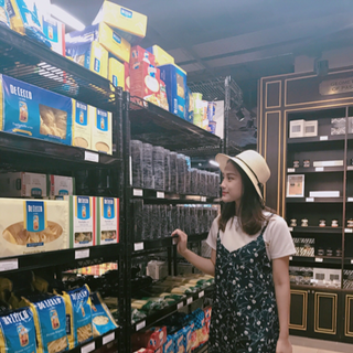 Set yếm hoa áo thun đen