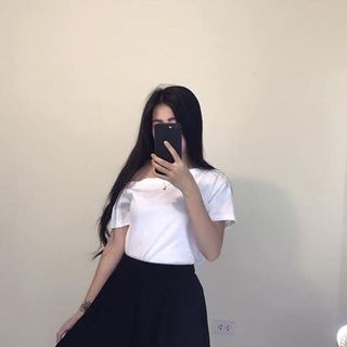 Áo thun cát lệch vai tay ngắn