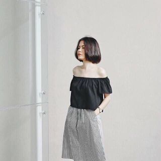 Áo trễ vai tay chuông