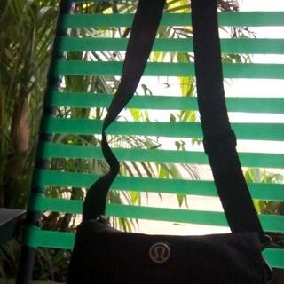 Ví cầm tay 2 in 1 lululemon back