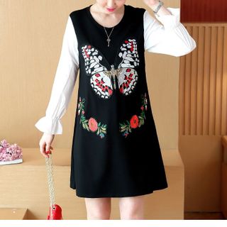 Đầm thêu bướm xinh