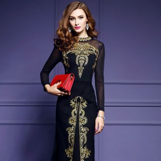 Đầm thêu họa tiết
